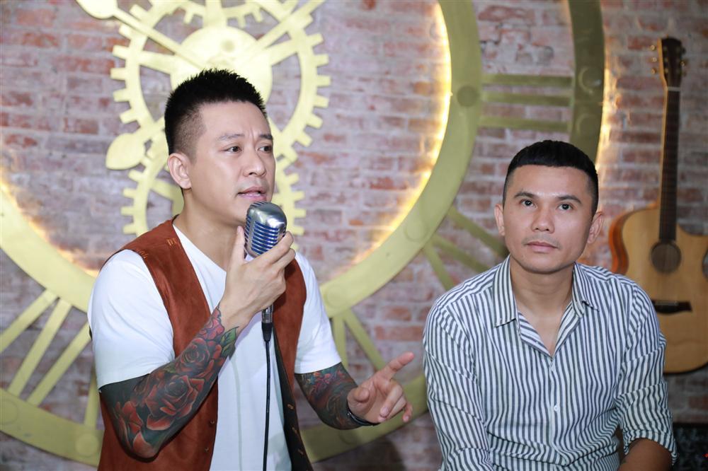 Trong khi Tuấn Hưng rối bời vì vận xui, Tú Dưa trấn an bạn thân bằng những câu hát không thể cảm động hơn-1