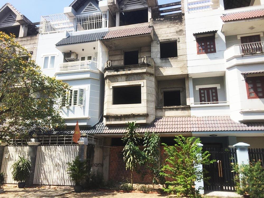 Biệt thự tiền tỷ bịt kín mọi lối vào, hoang lạnh giữa Sài Gòn-3