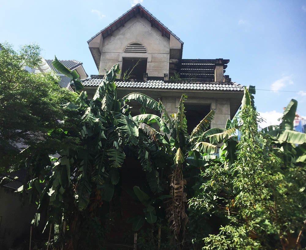 Biệt thự tiền tỷ bịt kín mọi lối vào, hoang lạnh giữa Sài Gòn-6