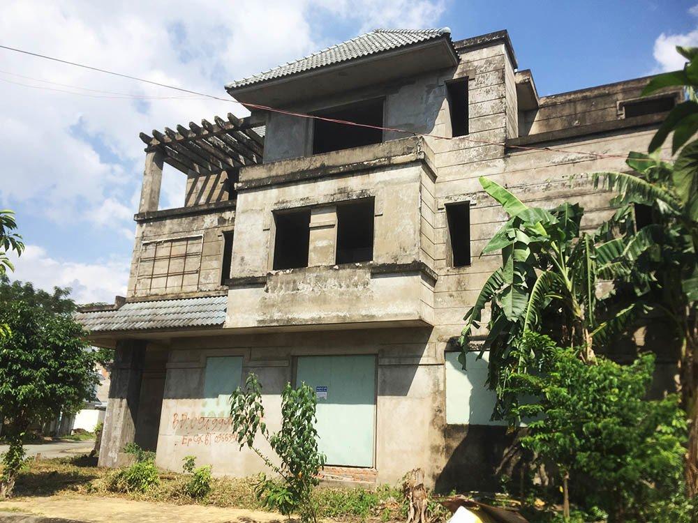 Biệt thự tiền tỷ bịt kín mọi lối vào, hoang lạnh giữa Sài Gòn-8