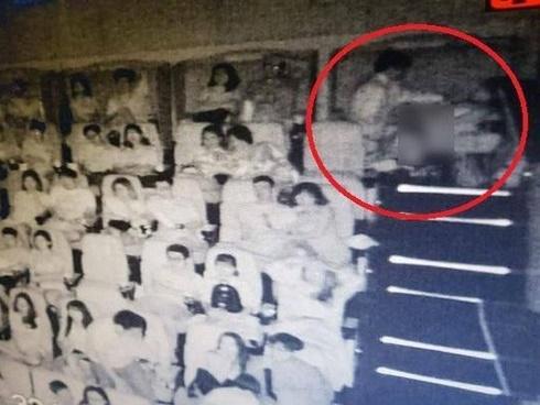 'Muốn yêu nhau nên đi nhà nghỉ, sao lại mây mưa ở quán trà sữa?'