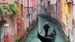 Khách du lịch đang 'nhấn chìm' Venice?