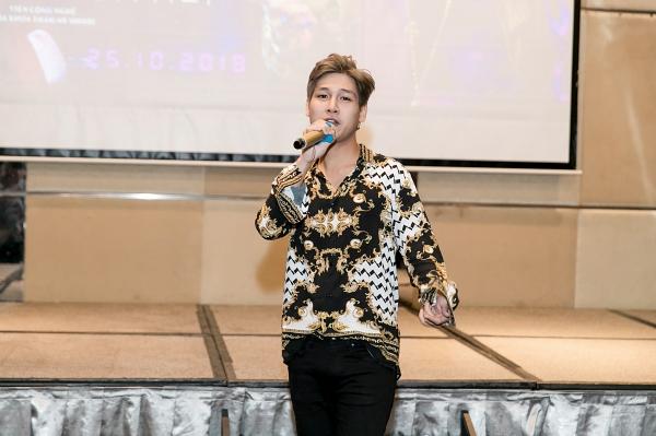 Danh ca Ngọc Sơn căn dặn ‘con nuôi’ SunD nhiều điều hay trong ngày debut-8