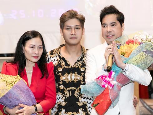 Danh ca Ngọc Sơn căn dặn ‘con nuôi’ SunD nhiều điều hay trong ngày debut