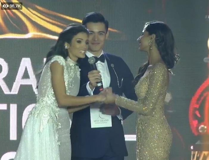 Được xướng tên cho ngôi hoa hậu, mỹ nữ Paraguay lăn đùng bất tỉnh nhân sự-1