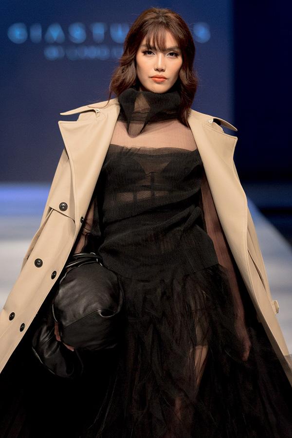 Khai mạc VIFW: Võ Hoàng Yến - Nam Trung làm nóng sàn runway - Lan Khuê tái xuất lần đầu sau kết hôn-4