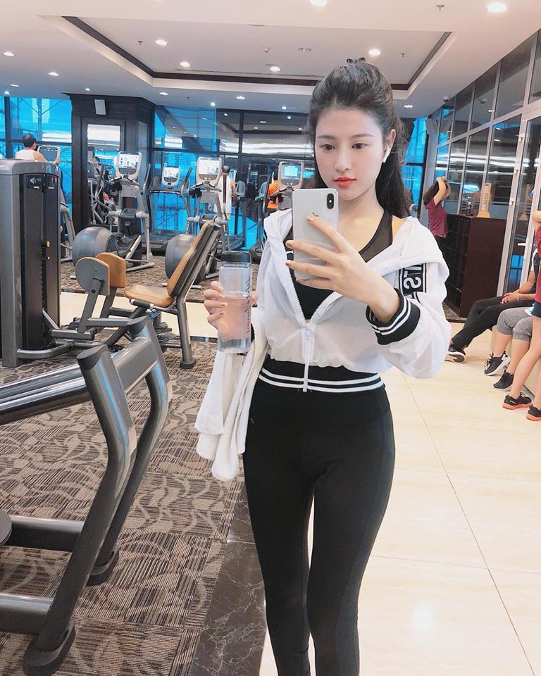 Nói tỉ năm mới quay lại phòng tập nhưng em gái Huyền Baby vẫn khiến hội hotgirl xuýt xoa với 3 vòng đâu ra đấy-1