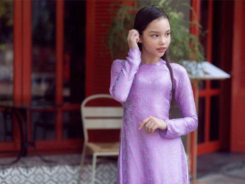 Á hậu nhí Alex Matheson mặc áo dài đẹp hút mắt