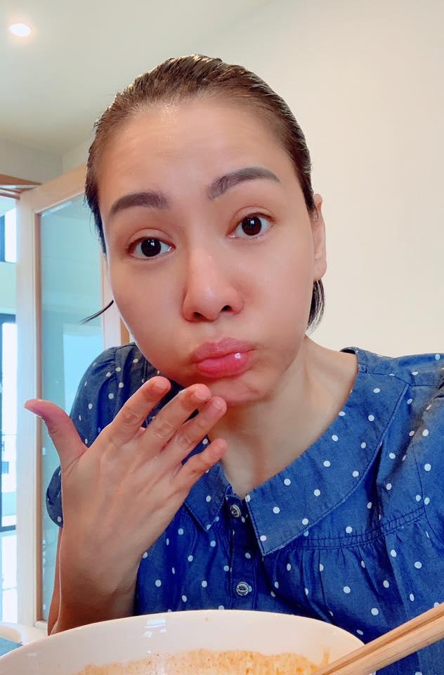 Thu Minh khoe khoảnh khắc tều môi vì ăn mỳ cay-2