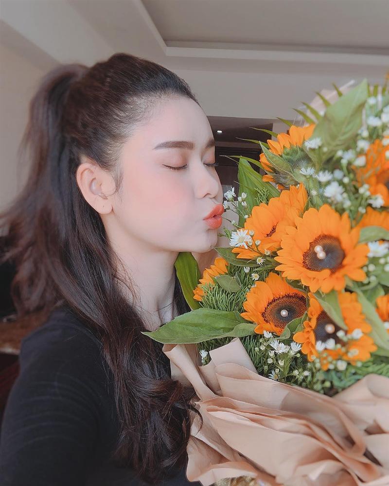 Thu Minh khoe khoảnh khắc tều môi vì ăn mỳ cay-11