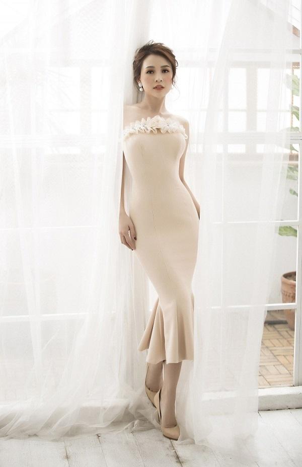 Hễ diện váy gợi cảm, Bích Phương lại gây thương nhớ - Đỗ Mỹ Linh hóa cô dâu e ấp đứng đầu TOP SAO ĐẸP-10