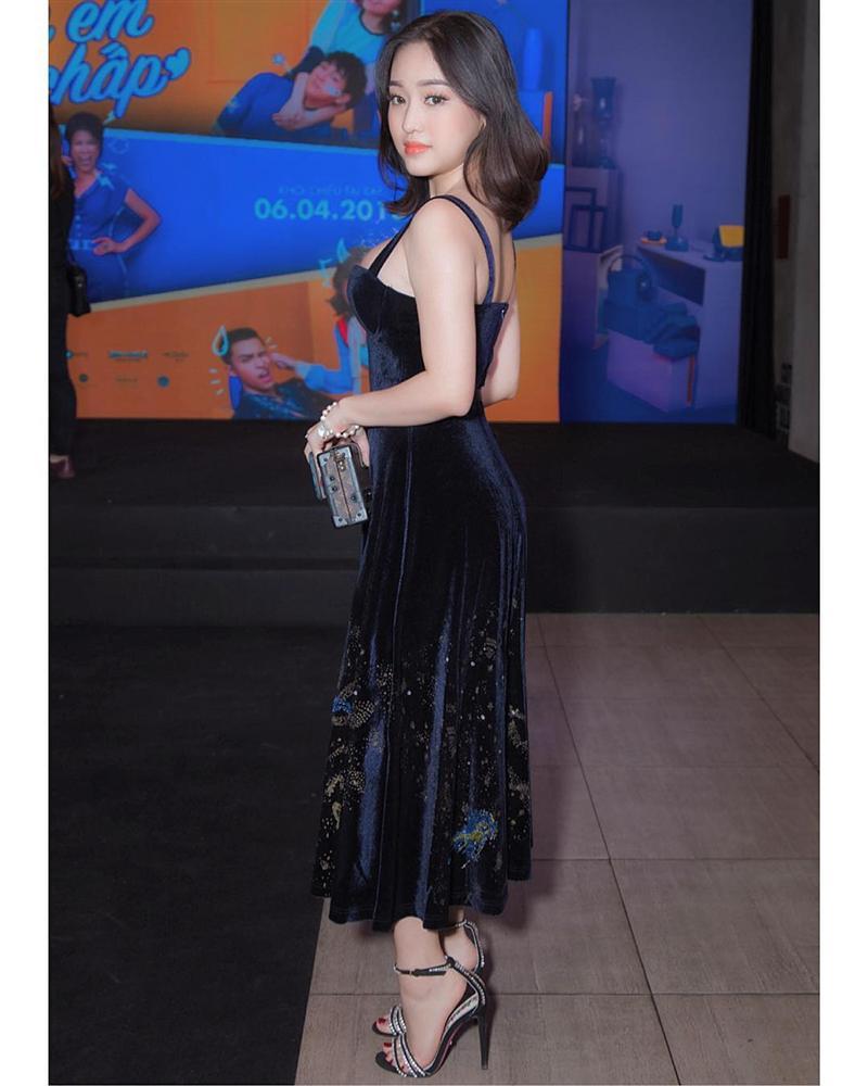 Mới đôi mươi, Thúy Vi trung thành với phong cách già chát như U30 từ street style đến thảm đỏ-9