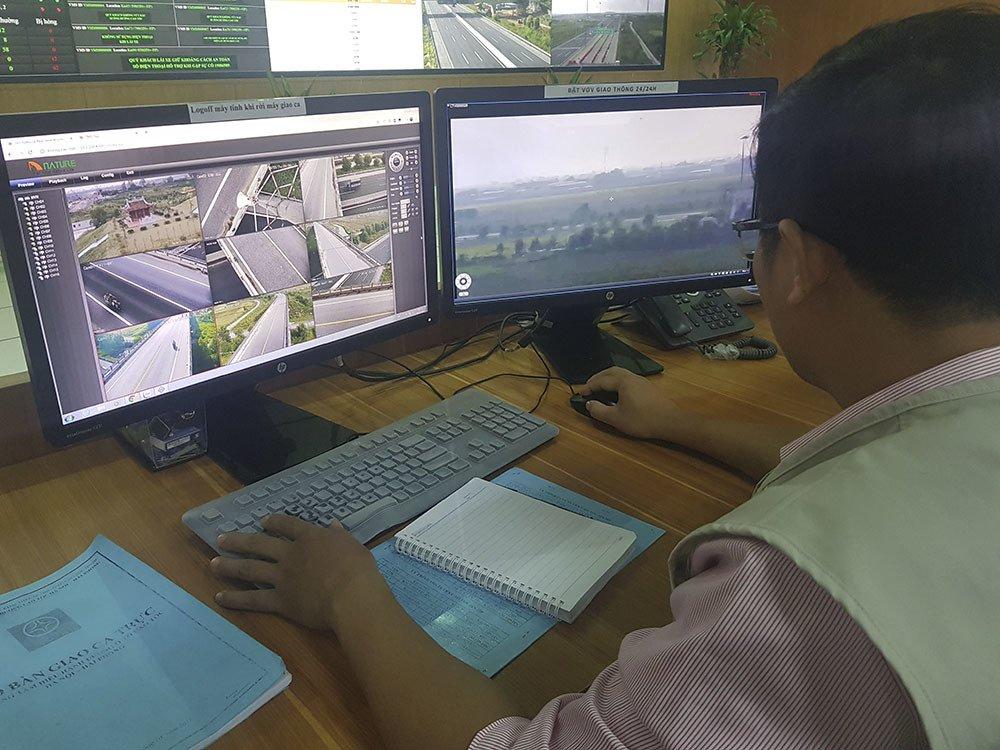 Xe khách chổng vó trên cao tốc Hà Nội - Hải Phòng, nhiều người nhập viện-2