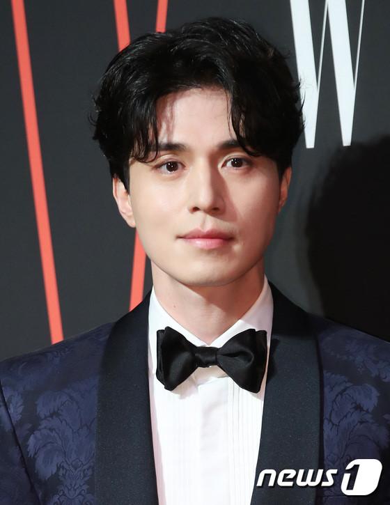 Minh tinh Kim Hee Sun mặc khó hiểu trong sự kiện toàn sao hạng A-8