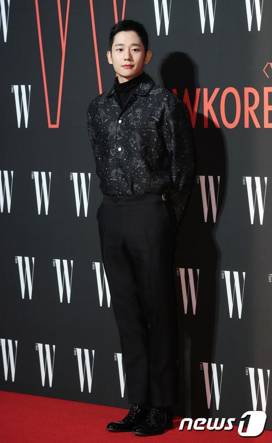 Minh tinh Kim Hee Sun mặc khó hiểu trong sự kiện toàn sao hạng A-10