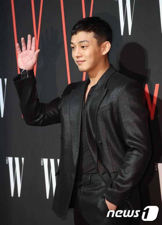 Minh tinh Kim Hee Sun mặc khó hiểu trong sự kiện toàn sao hạng A-11