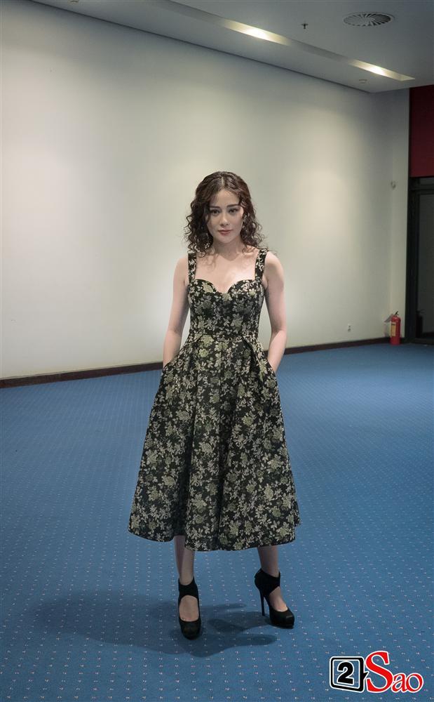 Bất ngờ trở lại sàn diễn, Phương Oanh Quỳnh Búp Bê catwalk thừa thần thái nhưng thiếu mềm mại-3