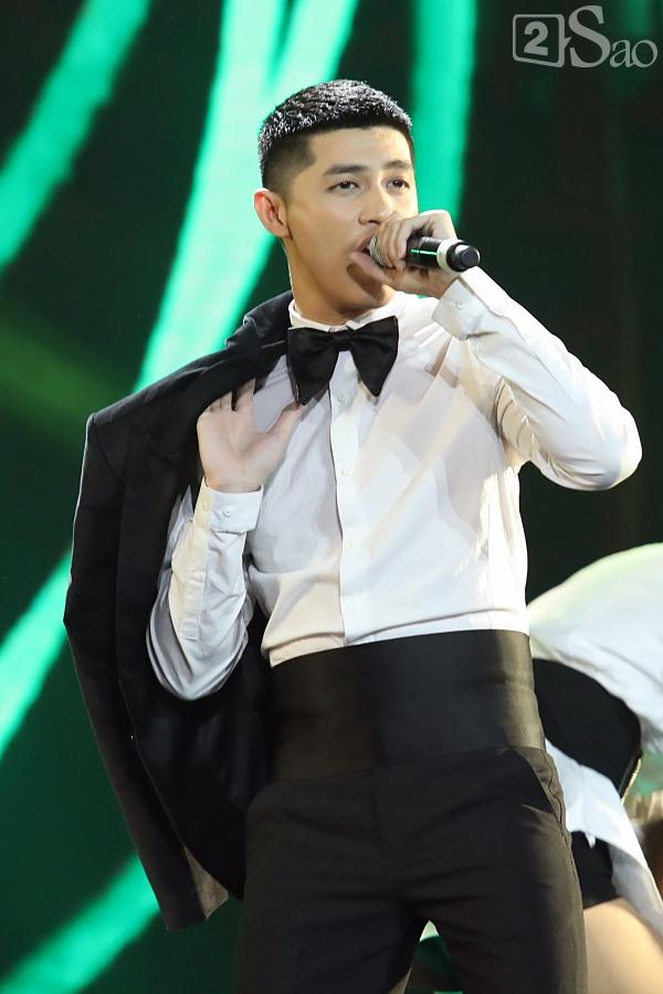Noo Phước Thịnh siêu điển trai, hát live cùng dàn nhạc hoành tráng ca khúc mới-3