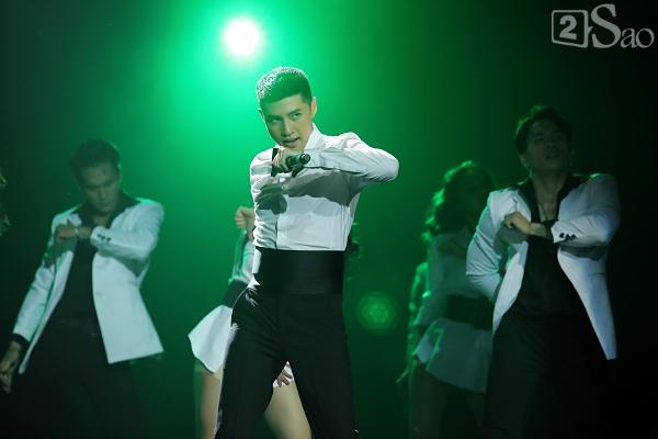 Noo Phước Thịnh siêu điển trai, hát live cùng dàn nhạc hoành tráng ca khúc mới-5