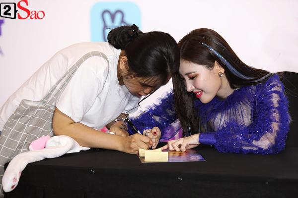 Gei chúa Sunmi quyến rũ hết nấc, SEVENTEEN như những vị thần trong đêm nhạc Việt Hàn-10