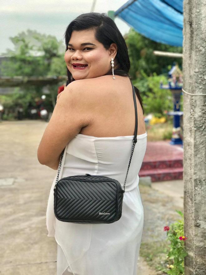 Đã lâu không xuất hiện, Happy Polla bất ngờ đăng ảnh uốn éo bên gái già chuyển giới SiTang khiến người xem hoang mang-6