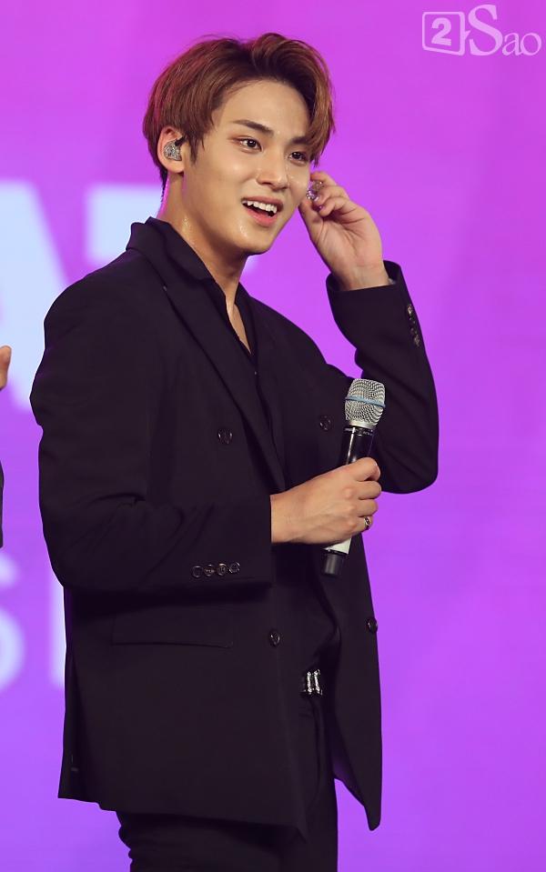 Gei chúa Sunmi quyến rũ hết nấc, SEVENTEEN như những vị thần trong đêm nhạc Việt Hàn-17