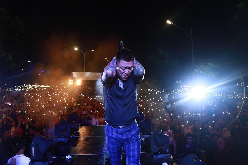 Đã có quá nhiều nước mắt rơi ngày ngựa hoang Tuấn Hưng tung vó trở lại-2