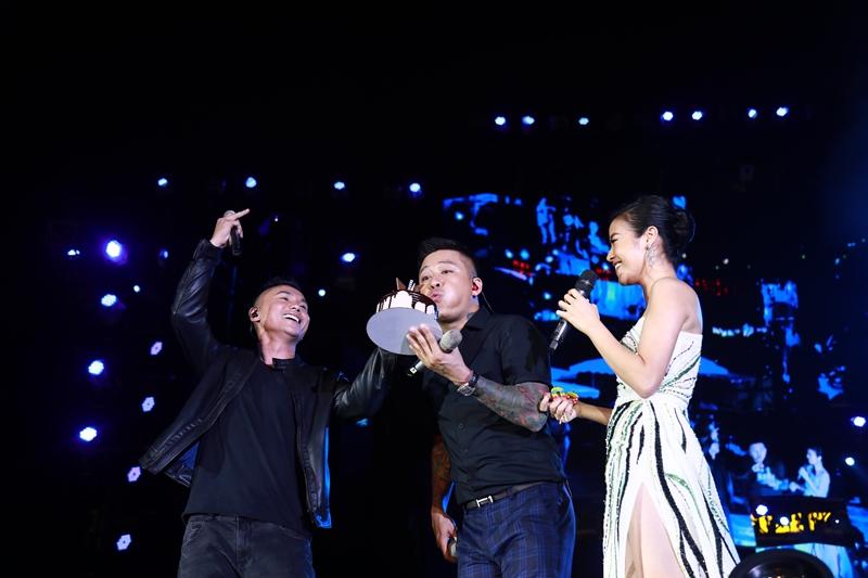 Đã có quá nhiều nước mắt rơi ngày ngựa hoang Tuấn Hưng tung vó trở lại-6