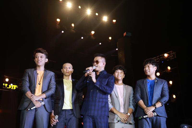 Đã có quá nhiều nước mắt rơi ngày ngựa hoang Tuấn Hưng tung vó trở lại-11