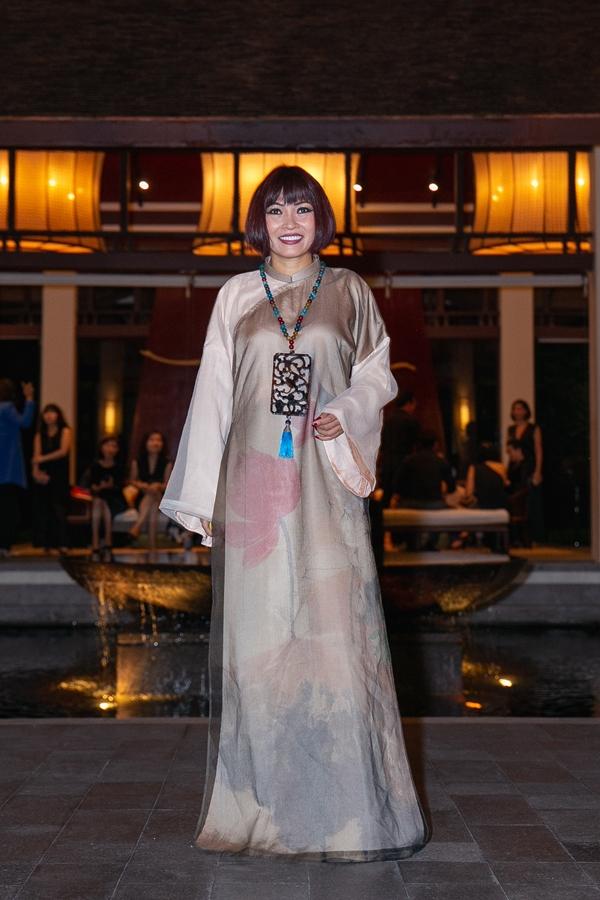 Chim công làng múa Linh Nga lần nào xuất hiện là lần đó gây chú ý-4