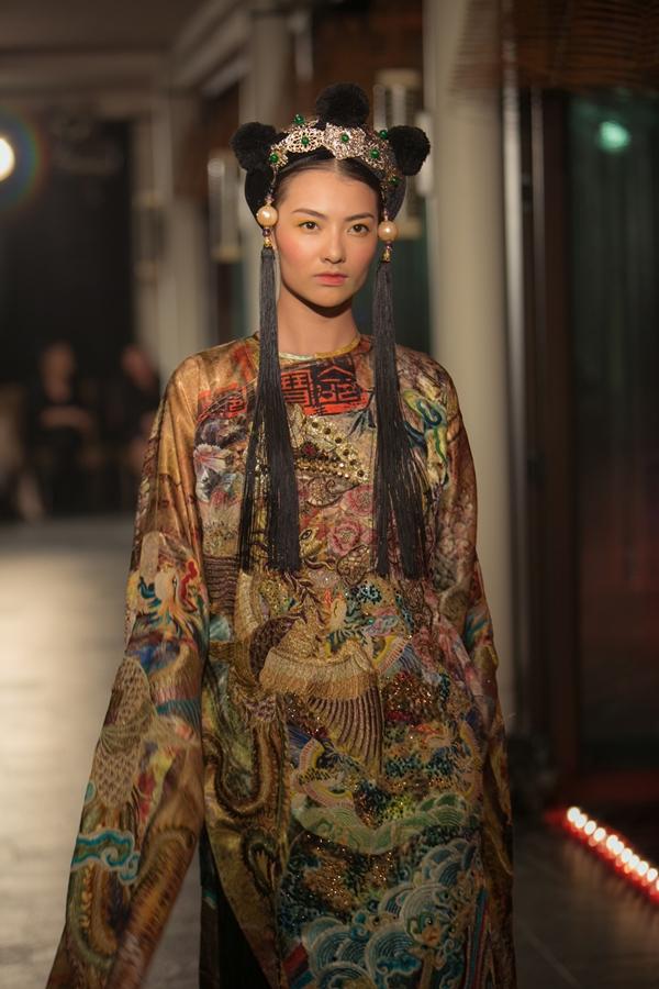 Chim công làng múa Linh Nga lần nào xuất hiện là lần đó gây chú ý-17