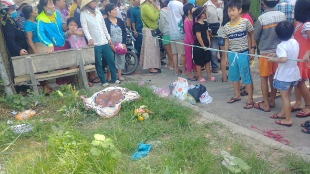 Bình Dương: Thi thể trẻ sơ sinh bị nhét giấy vứt ở ven đường-1