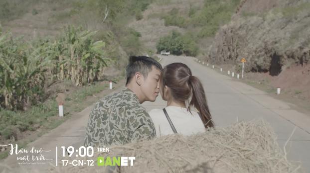 Hậu duệ mặt trời Việt Nam: Song Luân hôn Khả Ngân đắm đuối trên xe rơm-4