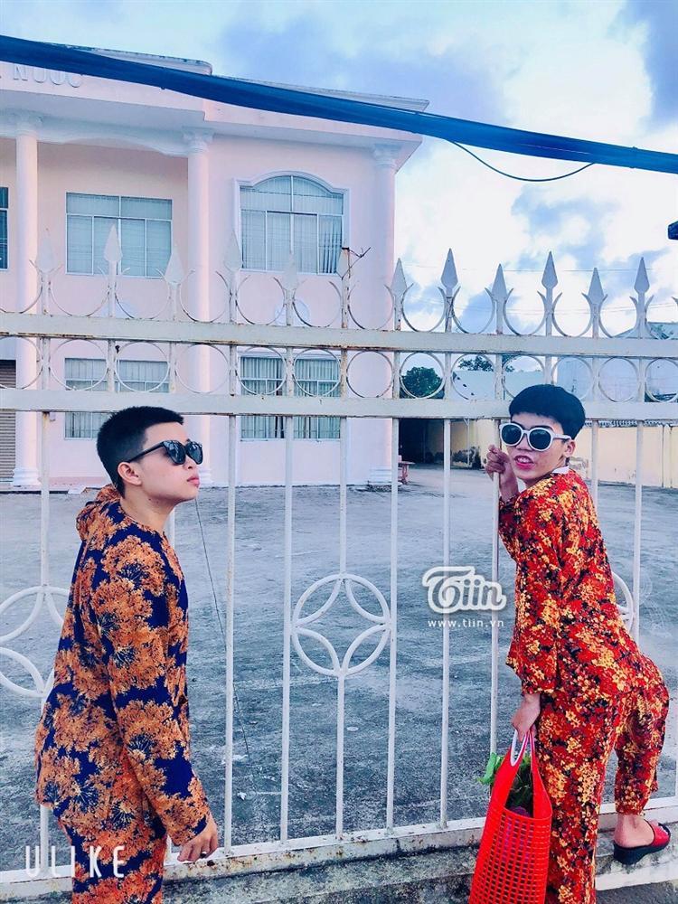 Ngắm bộ ảnh hài hước của cặp bạn thân chàng gay, nàng les-2