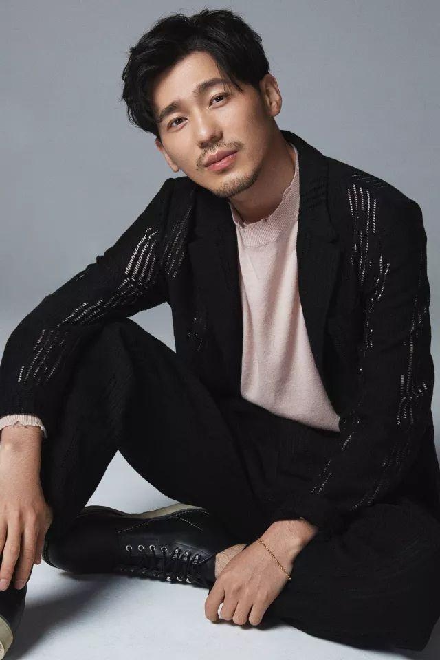 Nhìn lại dàn mỹ nam Yêu em từ cái nhìn đầu tiên: Nam chính loay hoay, nam phụ sáng nhờ đồng tính-4