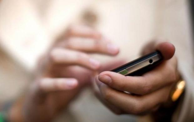 Người phụ nữ bị lừa 838 triệu đồng chỉ vì nghe điện thoại của nhóm người lạ-1