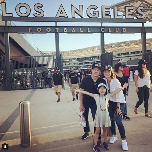 Cuộc sống bên trời Tây của diễn viên bị ghét nhất phim Bỗng dưng muốn khóc-8