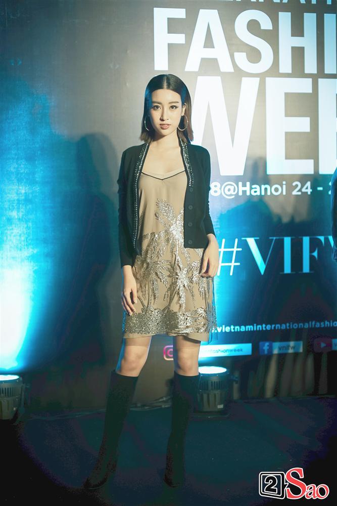 Thảm đỏ VIFW ngày cuối: Diệp Linh Châu váy xẻ hớ hênh - Hương Giang Idol làm cô bé mùa đông giữa trời thu-5