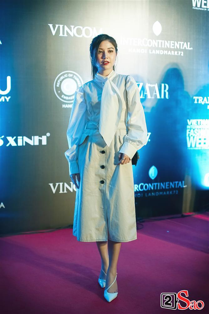 Thảm đỏ VIFW ngày cuối: Diệp Linh Châu váy xẻ hớ hênh - Hương Giang Idol làm cô bé mùa đông giữa trời thu-10