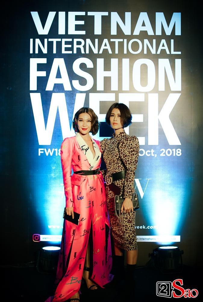 Thảm đỏ VIFW ngày cuối: Diệp Linh Châu váy xẻ hớ hênh - Hương Giang Idol làm cô bé mùa đông giữa trời thu-8