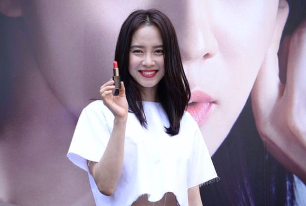 Con gái Hàn Quốc vứt đồ make up, phản đối quan niệm đẹp hoàn hảo-4