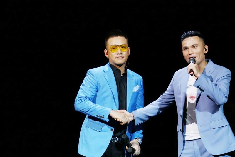 Vợ 3 Tú Dưa cười hạnh phúc khi chồng là nhạc sĩ giàu có nhất showbiz-8