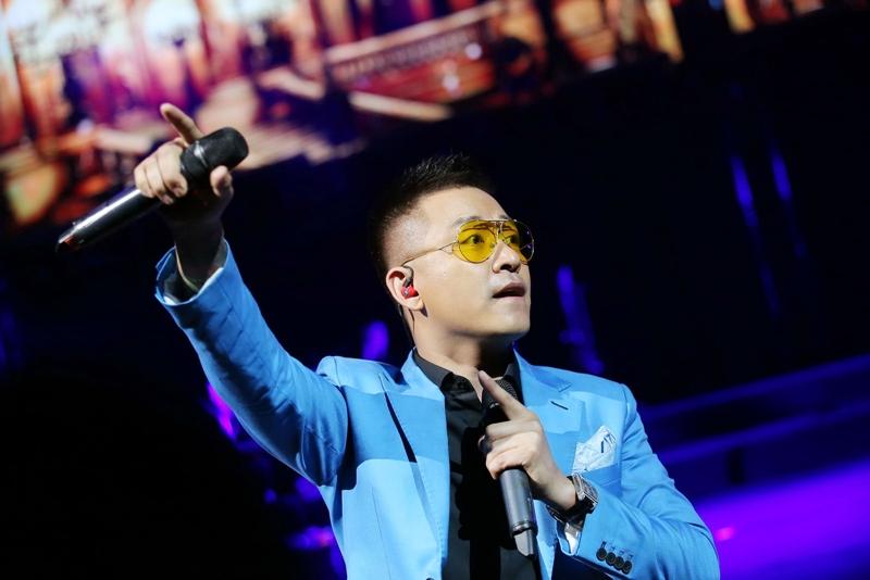 Vợ 3 Tú Dưa cười hạnh phúc khi chồng là nhạc sĩ giàu có nhất showbiz-9