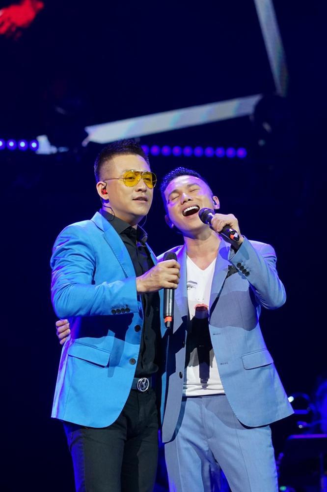 Vợ 3 Tú Dưa cười hạnh phúc khi chồng là nhạc sĩ giàu có nhất showbiz-7