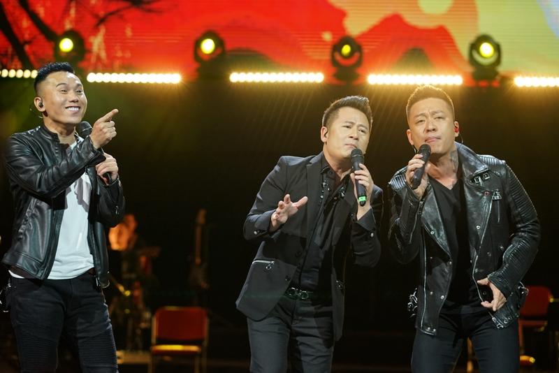 Vợ 3 Tú Dưa cười hạnh phúc khi chồng là nhạc sĩ giàu có nhất showbiz-17