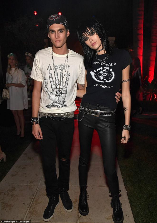 Sao nữ bị chỉ trích vì diện trang phục hóa trang Halloween phản cảm-6