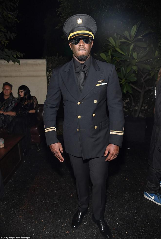 Sao nữ bị chỉ trích vì diện trang phục hóa trang Halloween phản cảm-12