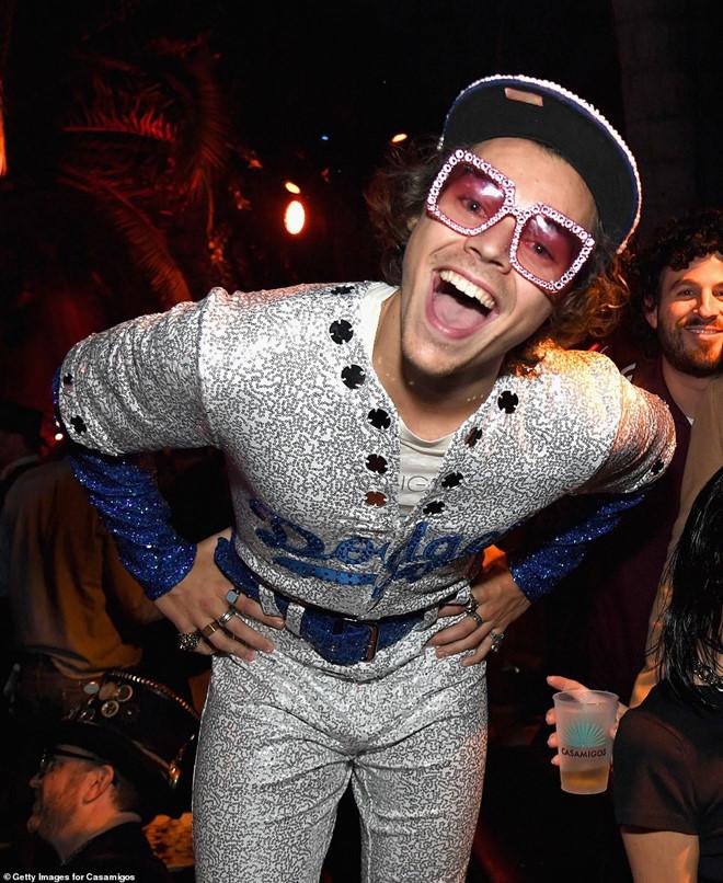 Sao nữ bị chỉ trích vì diện trang phục hóa trang Halloween phản cảm-3