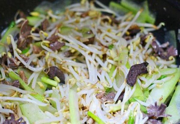 6 cặp thực phẩm đại kỵ rất hại nếu kết hợp, trong đó số 6 nhiều người hay ăn nhất-5