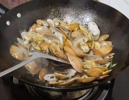 Đất cát trong nghêu sò sẽ sạch bách không còn một hạt chỉ nhờ thao tác đơn giản-1